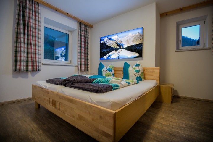 Gletscherglühen vacation apartment in the Stubai Valley, Tyrol - Fall asleep with a view of the mountains in the cozy bedroom