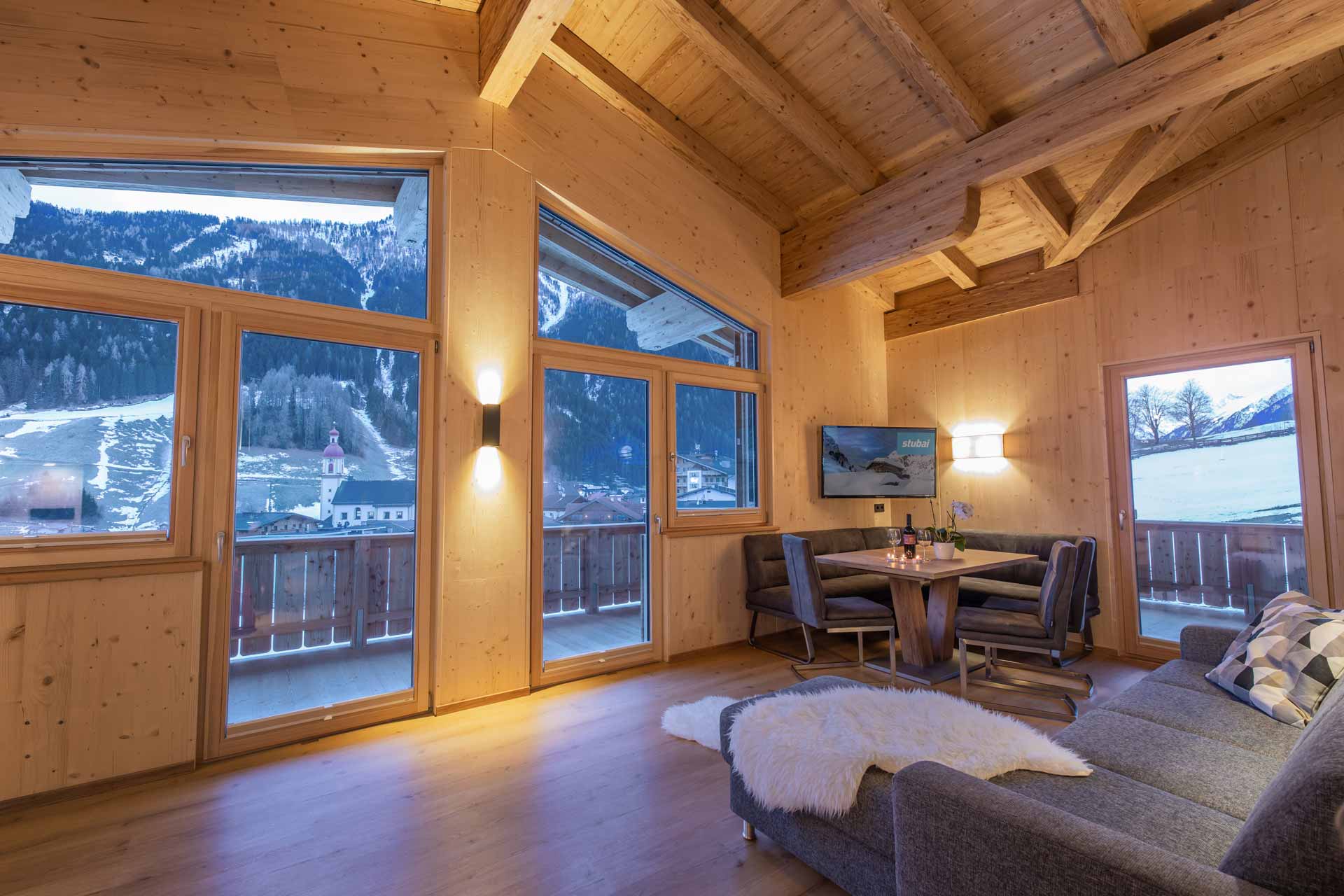 Haus Alpenprinzessin: Ferienwohnungen in einem Haus in den Bergen mit atemberaubendem Blick auf die umliegenden Gipfel und die malerische Landschaft.
