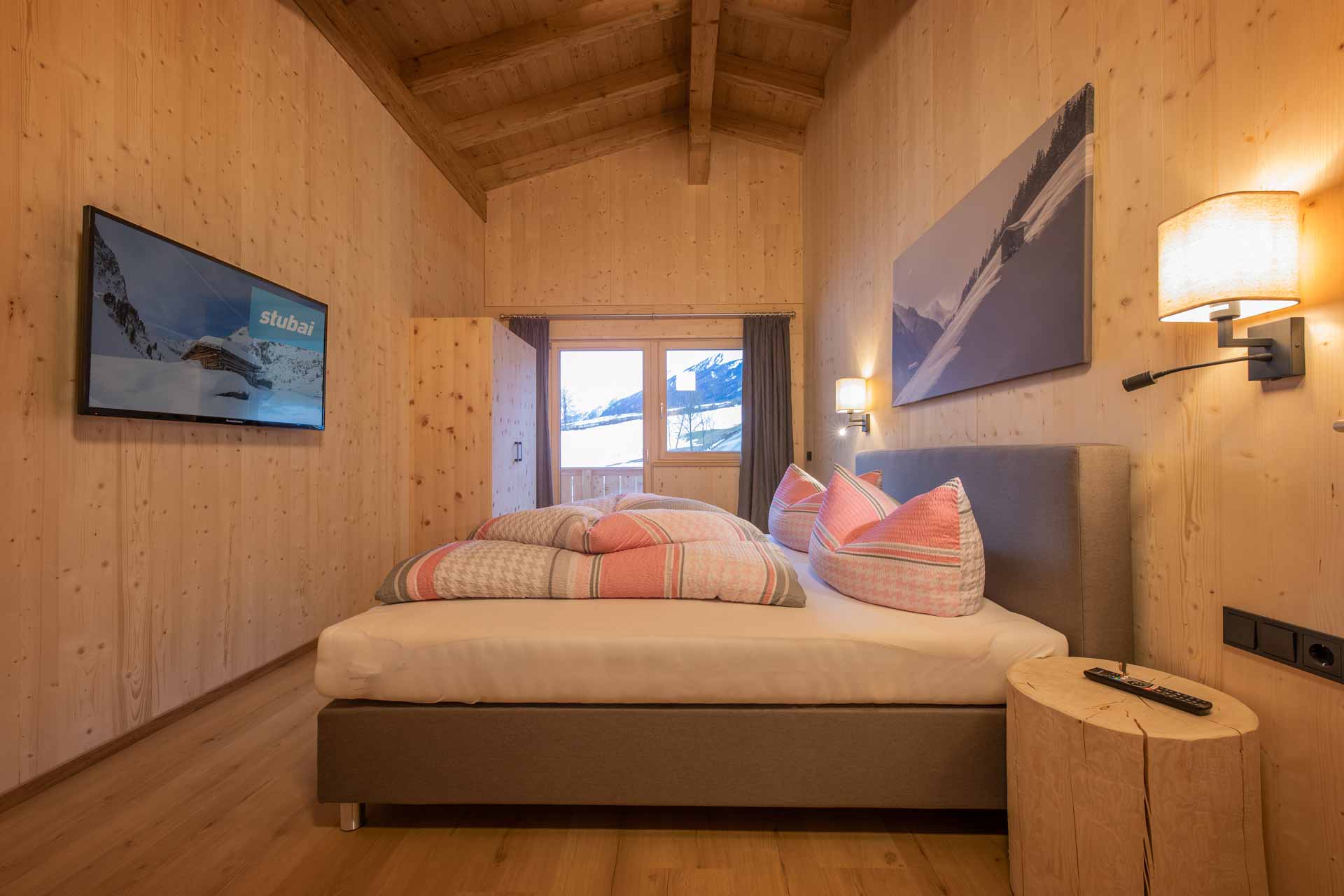 Haus Alpenprinzessin, Ferienwohnungen in Neustift Ferienhaus Alpenprinzessin in den Bergen, umgeben von einer beeindruckenden Berglandschaft und herrlichem Ausblick.