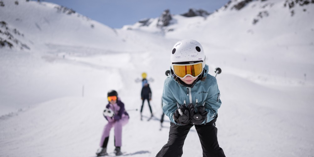 Skifahren mit Kindern am Stubaier Gletscher: Warum Familien hier das perfekte Winterparadies finden