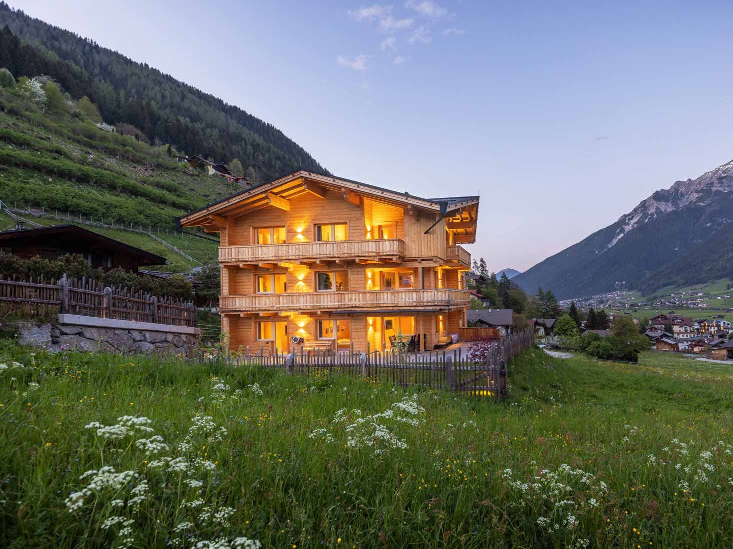 Haus Alpenprinzessin: Holiday apartments in a house in the mountains with breathtaking views of the surrounding peaks and the picturesque landscape.