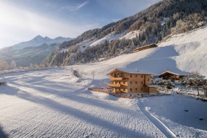 Die Kraft des Urlaubs – Warum Wohnen im Holzhaus die Seele berührt